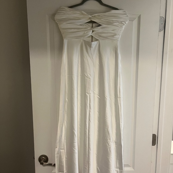 Elegant White Strapless Midi Dress - Picture 3 of 6